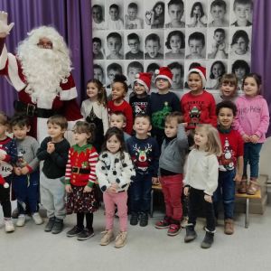Le Père Noël est passé à la maternelle des " Petits Noisetiers "