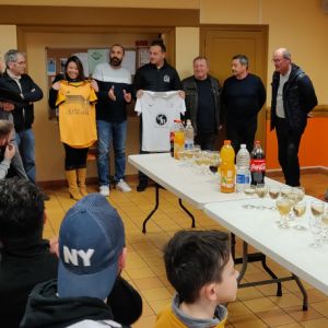 De nouveaux maillots pour le FC Senillé St-Sauveur